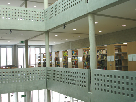 Lichthof_1.jpg - KIT-Bibliothek Süd: Neubau, Blick auf Lesesaalbereich und Lichthof