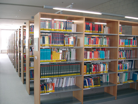 Buecherregal_1.jpg - KIT-Bibliothek Süd: Neubau, Lesesaal, Bücherregale