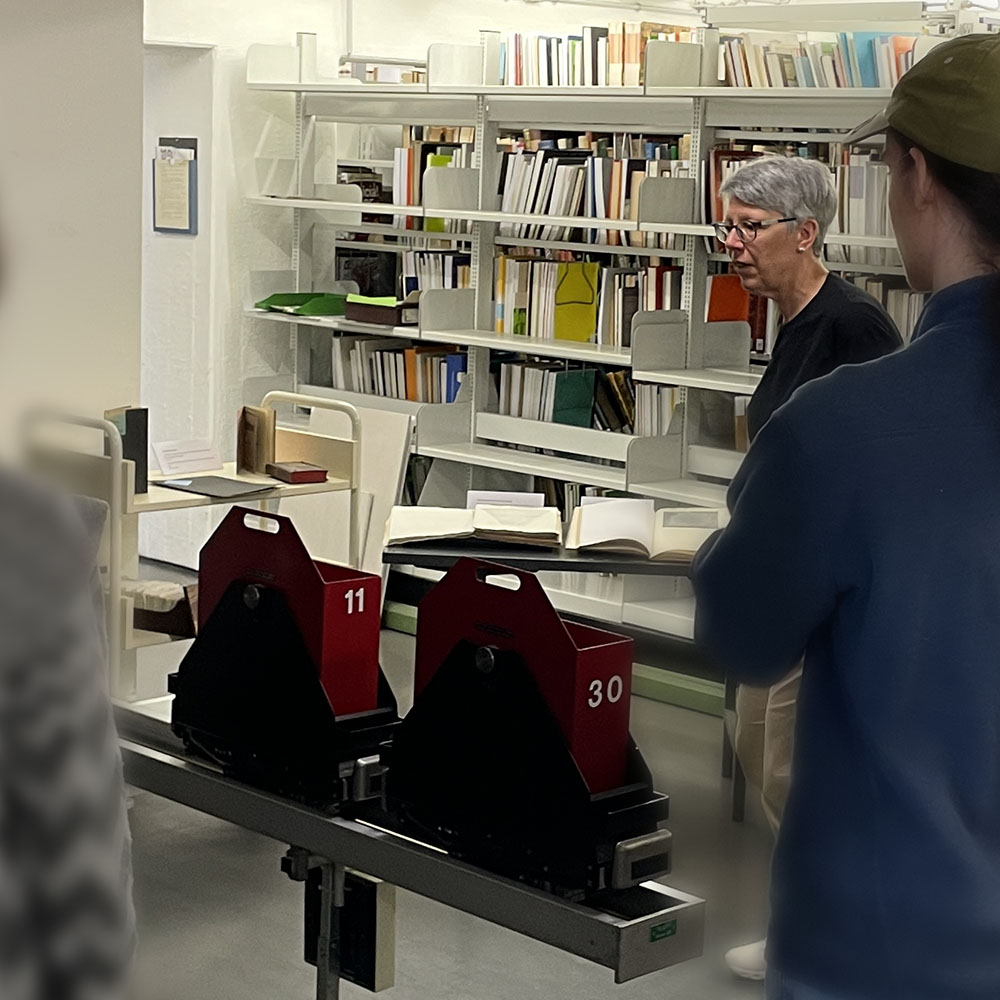 Führung "Besuch beim Buch" durch das geschlossene Magazin der KIT-Bibliothek