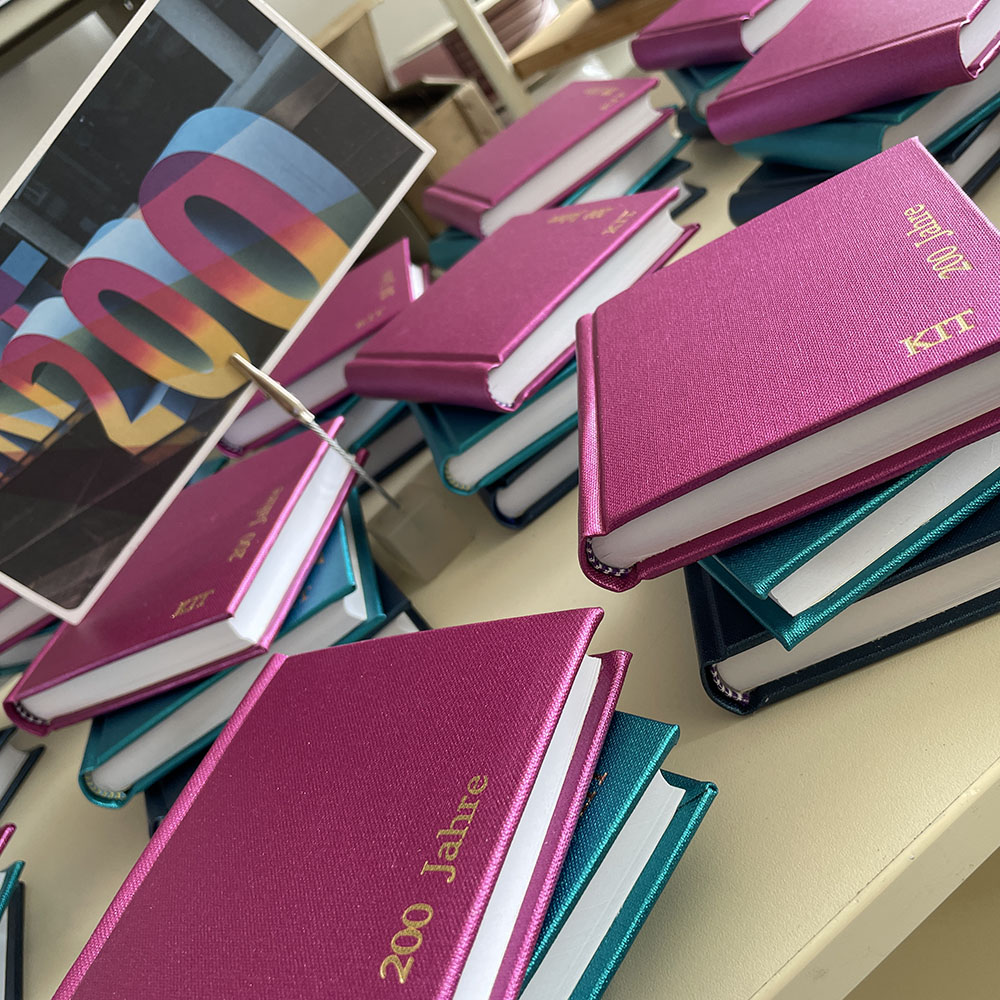 Gebunde Bücher anlässlich des Tag der offenen Tür 2025