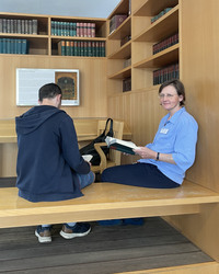 Neue Auszubildende an der KIT-Bibliothek