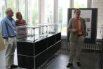 Begehung der Ausstellung am Tag der Eröffnung mit Herrn Dr. Nippert 